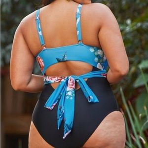 CUPSHE Floral Plus One Piece Swim Suit 1X NWT. Padded cups
